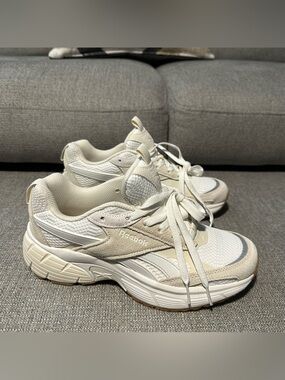 Reebok Women's Chaos Cream White Sneakers 9
